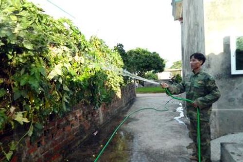 Tích cực bảo vệ rau màu mùa nắng nóng