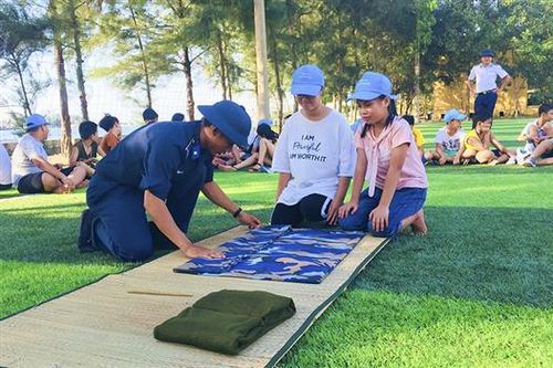 Ba ngày làm cảnh sát biển