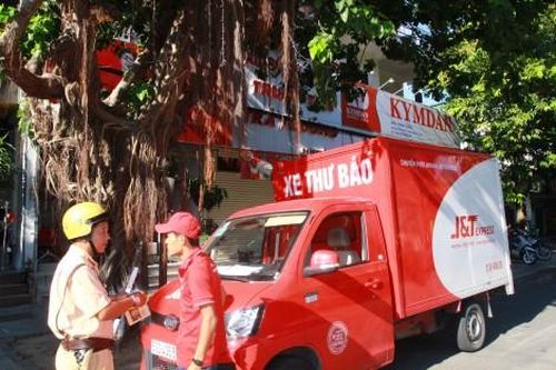 Chính trị - Xã hội Pháp luật - Cuộc sống Công an TP. Huế ra quân đợt cao điểm lập lại trật tự giao thông, trật tự đô thị