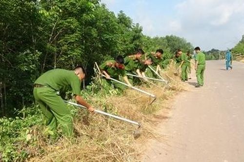 Hơn 120 cán bộ, chiến sỹ Công an làm đường, cấp căn cước công dân