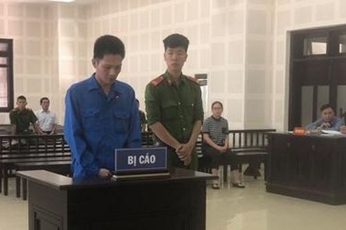 Nghi vợ ngoại tình, chồng cuồng ghen đâm vợ trọng thương