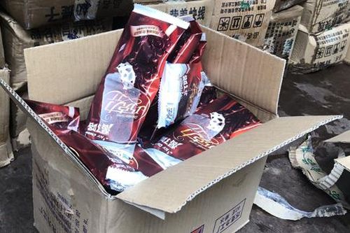 Sự thật giật mình đằng sau những que kem giá rẻ