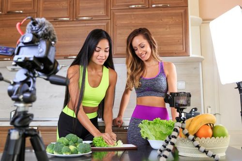 Trị các 'ngôi sao mạng xã hội' gian dối, lừa đảo như thế nào?