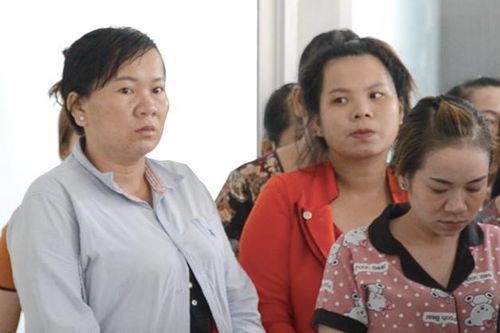 Khởi tố 6 'quý bà' ở miền Tây điều tra tội đánh bạc