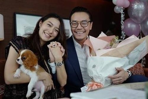 Mỹ nhân 9X Thái Lan đính hôn bạn trai đại gia