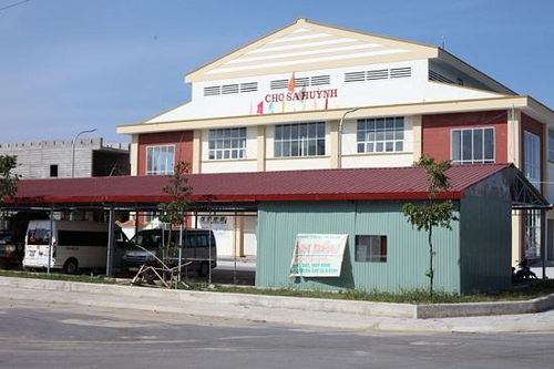Quảng Ngãi: Chợ mới vắng tiểu thương