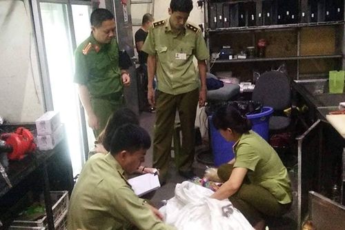 Bóng cười, shisha vẫn 'tràn ngập' trong quán bar