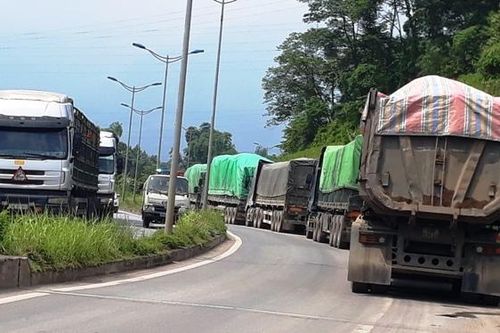 Buộc gần 20 xe quá tải trọng không được lưu thông trên cao tốc Nội Bài-Lào Cai