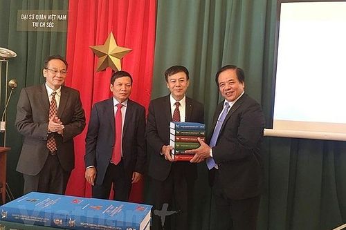 Ra mắt bộ Đại từ điển giáo khoa Séc - Việt hoàn chỉnh