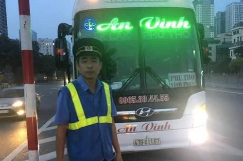 Thu hồi hàng loạt phù hiệu ô tô khách chạy sai luồng tuyến ở Hà Nội