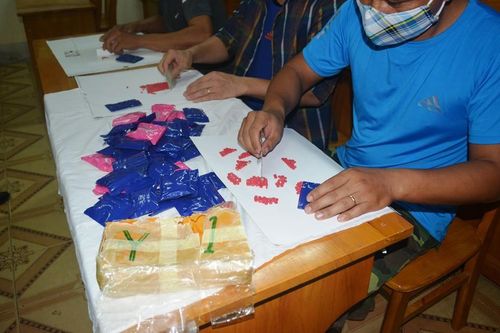 Bỏ lại gần 9.000 viên ma túy, 2 đối tượng trốn vào rừng