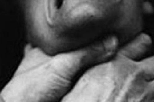 Bóp cổ cha đến chết vì bị la mắng chuyện uống rượu