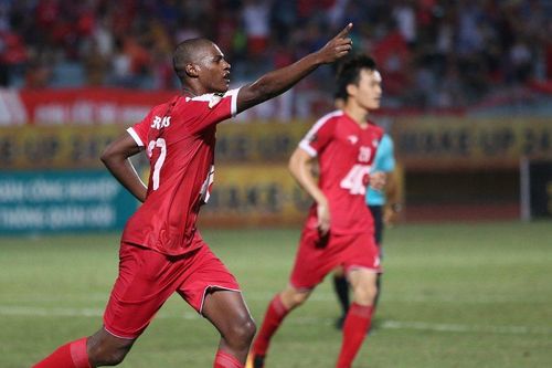 TPHCM ngược dòng ngoạn mục, Nam Định vùi dập Thanh Hóa