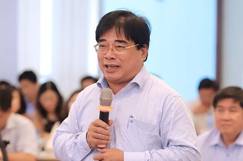 Tuyển sinh vượt chỉ tiêu: Bộ bảo 'tuýt còi', trường đòi thông thoáng