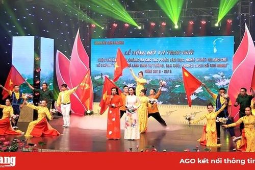 Đẩy mạnh việc học tập và làm theo Bác