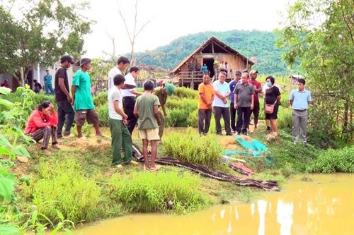 Rủ nhau tắm ao, 4 trẻ nhỏ bị đuối nước thương tâm