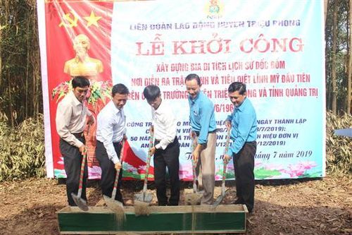 Khởi công xây dựng bia di tích lịch sử dốc Bốm