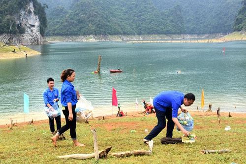 Lâm Bình phát triển du lịch gắn với bảo vệ môi trường