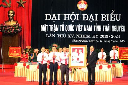 Củng cố vững chắc và phát huy sức mạnh khối đại đoàn kết toàn dân tộc