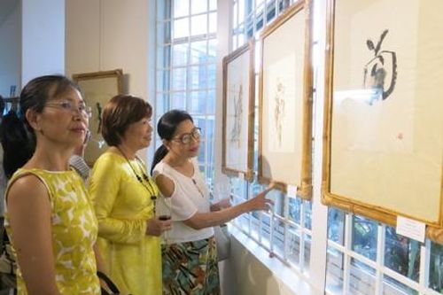 Văn hóa - Nghệ thuật Mỹ thuật - Điêu khắc Khai mạc triển lãm 'Bước đi'