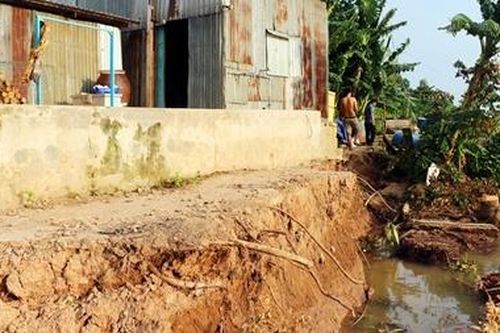Liên tiếp sạt lở bờ sông, nhiều hộ dân ở An Giang phải di dời