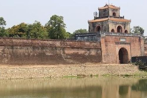 Dự án tu bổ kè Kinh thành Huế phải báo cáo từng giai đoạn