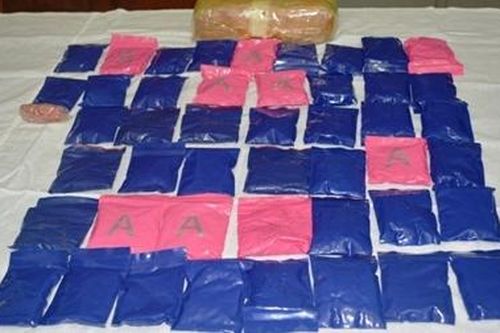 Truy tìm 2 đối tượng bỏ cháy 'vứt' gần 9.000 viên ma túy