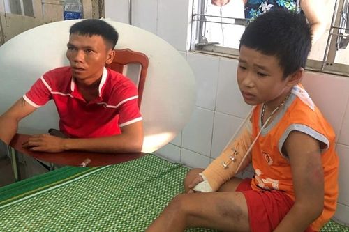 Khởi tố vụ án cậu bé bán vé số bị cướp 1,2 triệu đồng, đánh đập dã man