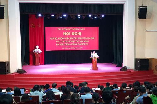 Cán bộ, phóng viên báo chí Hà Nội học tập Nghị quyết Trung ương 10