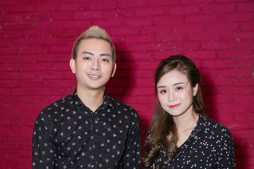 Hoài Lâm sánh vai vợ hot girl ngày quay lại showbiz