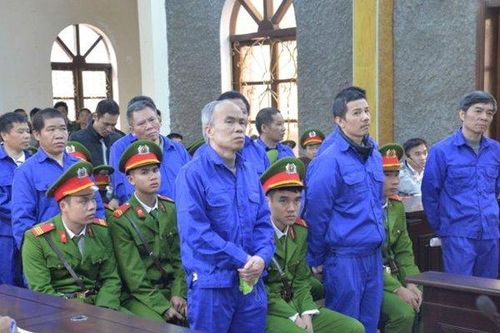 Xét xử đại án Thủy điện Sơn La: Nhiều bị cáo đề nghị tòa cho dùng giấy bút để 'tranh tụng'