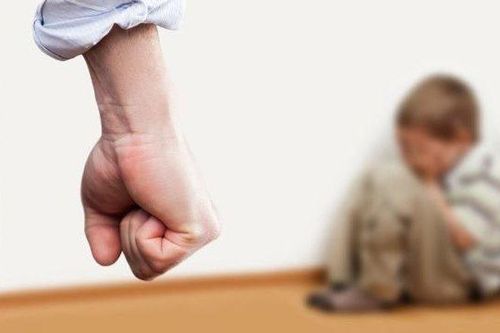 Điều tra nghi án bé trai ở Đắk Nông bị hàng xóm đánh gãy tay