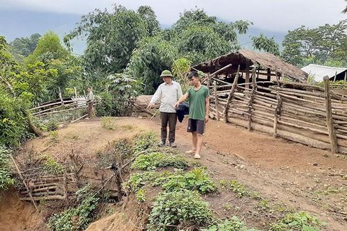 Khẩn trương di chuyển 14 hộ dân bản Mường Tỉnh A khỏi khu vực nguy hiểm