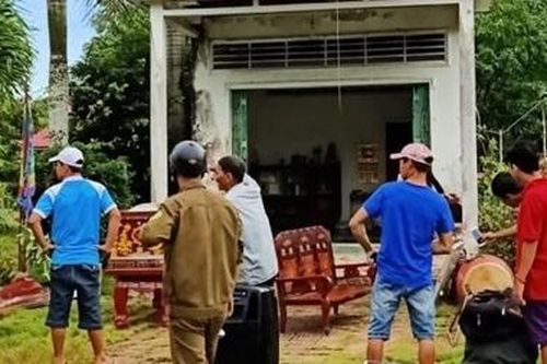 Sang nhà hàng xóm uống trà, tá hỏa phát hiện bạn đã chết