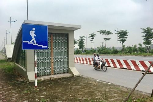 Nhếch nhác hầm đi bộ trên đường Hoàng Sa, Trường Sa