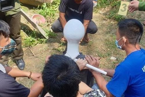Kẻ có 3 tiền án diễn lại cảnh dùng côn nhị khúc siết cổ nữ sinh giao gà ở Điện Biên
