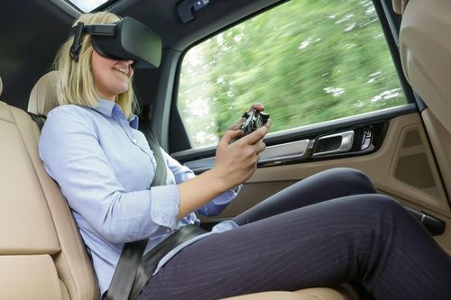 Porsche trang bị kính thực tế ảo cho hành khách giúp giảm say xe