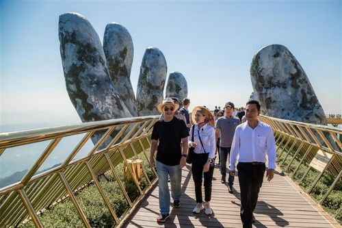 Nới visa, không 'nới' dịch vụ, coi chừng lợi bất cập hại