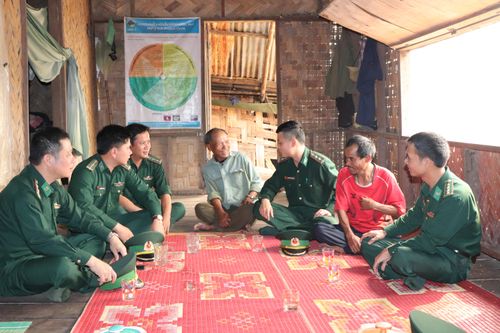 Tình đoàn kết bền chặt trên dãy Trường Sơn