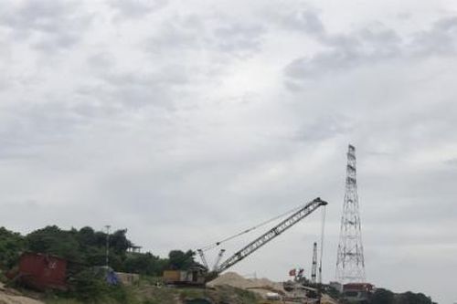 Hà Nội: 153 bãi tập kết, trung chuyển vật liệu xây dựng hoạt động trái phép dọc các tuyến sông