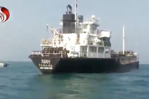 Iran công bố cảnh bắt giữ tàu dầu nước ngoài trên Eo biển Hormuz