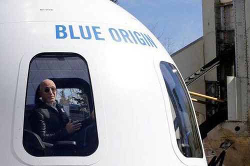 Người giàu nhất hành tinh, Jeff Bezos: 'Tôi đầu tư hàng tỷ đô la vào công nghệ vũ trụ bởi vì chúng ta đang hủy diệt Trái đất'