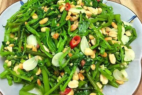 Làm nộm rau muống giòn ngon, rẻ tiền lại cực có lợi cho đường ruột