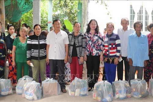 Vụ sạt lở tại huyện Chợ Mới (An Giang): Bí thư Tỉnh khảo sát thực tế và thăm hỏi người dân