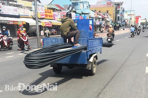 Xe ba gác chở thép cồng kềnh