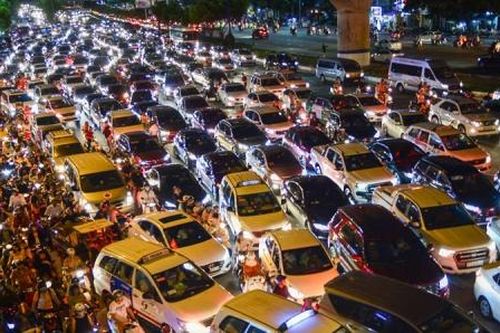 Xôn xao việc thu phí ô tô vào trung tâm thành phố