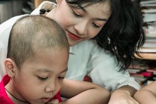 Xúc động lớp học của các thí sinh Miss World Việt Nam và bệnh nhân ung thư