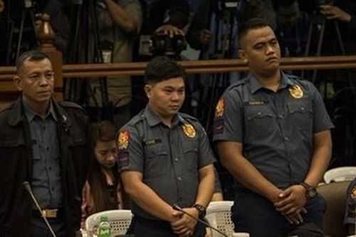 Philippines sa thải hàng ngàn cảnh sát chống ma túy