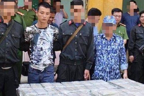 Hòa Bình: Bắt vụ vận chuyển 100 bánh heroin bằng ô tô