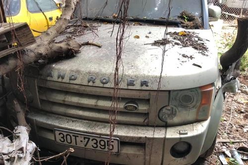 Ford Mustang, Hummer H2, Land Rover bị bỏ rơi tại Hà Nội